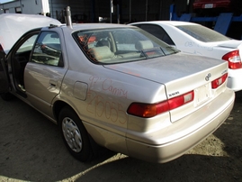 1997 TOYOTA CAMRY LE BEIGE 2.2L AT Z15055